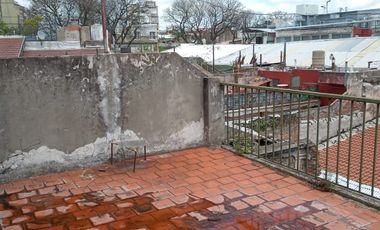 Venta Depto. Tipo casa. con local. c/Terraza