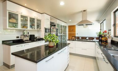 Casa en venta de 6 dorm. en Curacaví