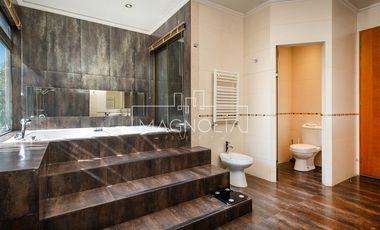 Casa en venta de 6 dorm. en Curacaví