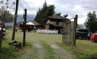 Venta de casa de campo con terreno en Otavalo