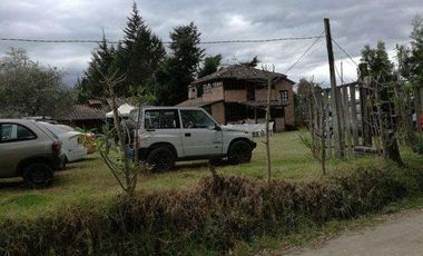 Venta de casa de campo con terreno en Otavalo