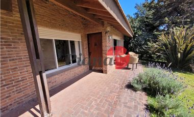 Casa en Venta - Zona Golf - Construcción Solida - Cercana al Mar