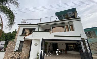 Excelente casa en esquina a media cuadra de Circunvalación