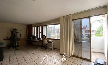 Excelente casa en esquina a media cuadra de Circunvalación