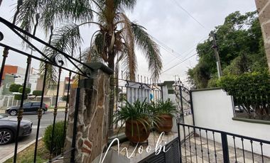 Excelente casa en esquina a media cuadra de Circunvalación