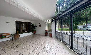 Excelente casa en esquina a media cuadra de Circunvalación