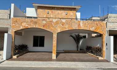 Casa de 3 recámaras en venta al norte de Mérida, Privada Imperio Conkal