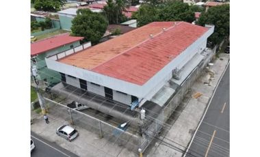 VENTA O ALQUILER DE OFIGALERA CON OFICINAS EN PARQUE LEFEVRE