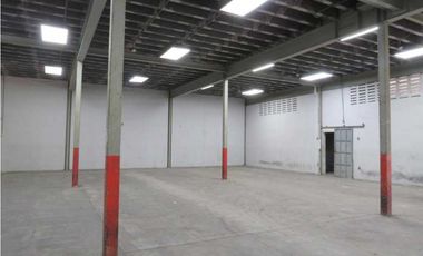 VENTA O ALQUILER DE OFIGALERA CON OFICINAS EN PARQUE LEFEVRE