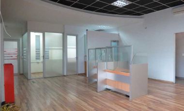 VENTA O ALQUILER DE OFIGALERA CON OFICINAS EN PARQUE LEFEVRE