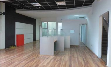 VENTA O ALQUILER DE OFIGALERA CON OFICINAS EN PARQUE LEFEVRE