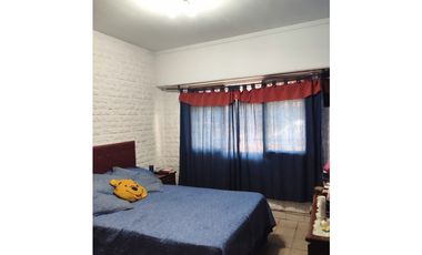 Casa! Amplia y Luminosa!... 100 mts. de Avda. Luro!