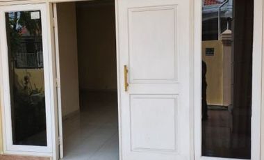 Disewakan Rumah Siap Huni Lokasi di Nginden Intan Barat, Surabaya