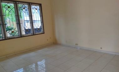 Disewakan Rumah Siap Huni Lokasi di Nginden Intan Barat, Surabaya