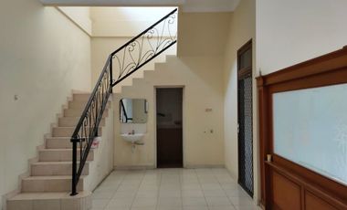 Disewakan Rumah Siap Huni Lokasi di Nginden Intan Barat, Surabaya