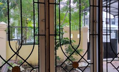 Disewakan Rumah Siap Huni Lokasi di Nginden Intan Barat, Surabaya