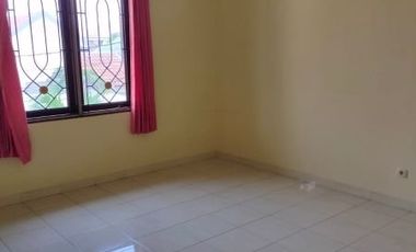 Disewakan Rumah Siap Huni Lokasi di Nginden Intan Barat, Surabaya