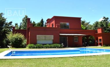 BAU PROPIEDADES- Casa en 2 plantas sobre lote central - San Joaquín