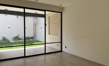 A 2 cuadras de plaza Cuernavaca