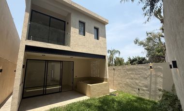A 2 cuadras de plaza Cuernavaca