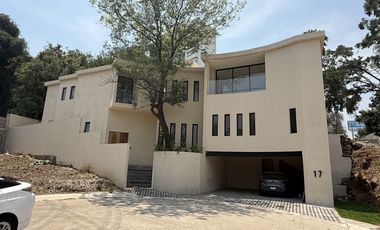 A 2 cuadras de plaza Cuernavaca