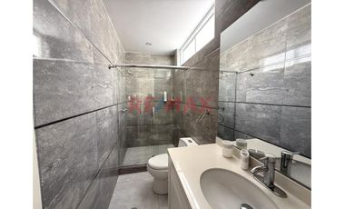 Venta Casa 3 Pisos Frente A Parque De Los Músicos Urb. Primavera