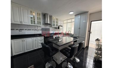 Venta Casa 3 Pisos Frente A Parque De Los Músicos Urb. Primavera