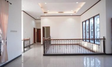 Rumah Mewah Margorejo Indah, Siap Huni, Furnish