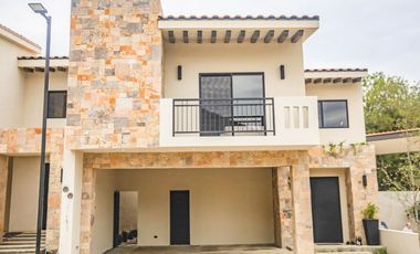 Casas en Venta - Zona Santiago, NL