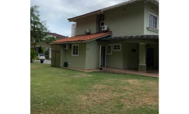 CASA EN VILLA LUCRE VILLA AZORES 3REC 2B L/B 263M2 PATIO