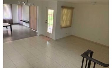 CASA EN VILLA LUCRE VILLA AZORES 3REC 2B L/B 263M2 PATIO