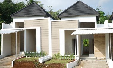 Rumah Cantik Terawat, 2 Lantai, Siap Huni, Posisi Hook, Jual Cepat BU termurah dan ternyaman