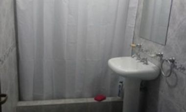 HERMOSO CHALET EN VENTA, 1 DORMITORIO Y AMPLIO LOTE AL FRENTE, BOSTON 500 -TEMPERLEY-