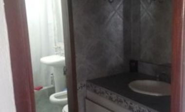 HERMOSO CHALET EN VENTA, 1 DORMITORIO Y AMPLIO LOTE AL FRENTE, BOSTON 500 -TEMPERLEY-