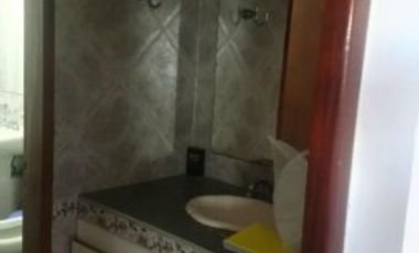 HERMOSO CHALET EN VENTA, 1 DORMITORIO Y AMPLIO LOTE AL FRENTE, BOSTON 500 -TEMPERLEY-