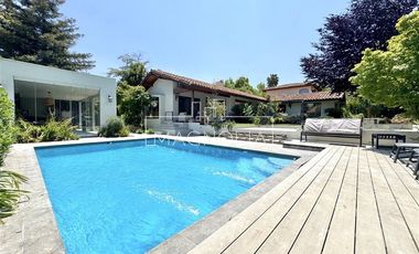 Casa en venta de 6 dorm. en Lo Barnechea