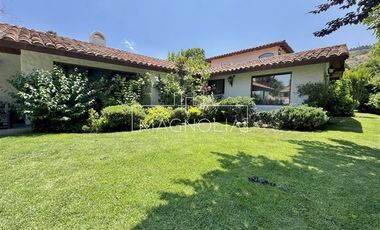 Casa en venta de 6 dorm. en Lo Barnechea