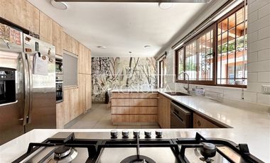 Casa en venta de 6 dorm. en Lo Barnechea