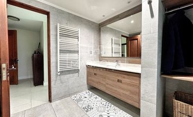 Casa en venta de 6 dorm. en Lo Barnechea