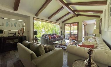Casa en venta de 6 dorm. en Lo Barnechea