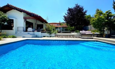 Casa en venta de 6 dorm. en Lo Barnechea