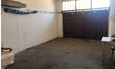 Casa de 3 ambientes en lote propio.