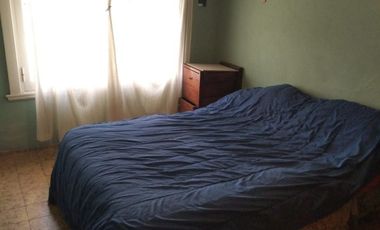 Casa de 3 ambientes en lote propio.