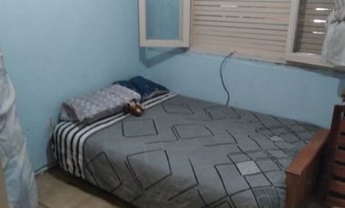 Casa de 3 ambientes en lote propio.
