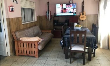 Casa de 3 ambientes en lote propio.