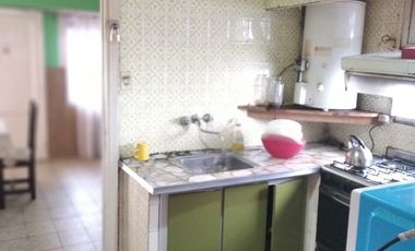 Casa de 3 ambientes en lote propio.