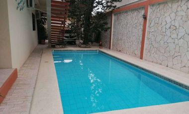 Suite de alquiler en Puerto Azul, amoblada, vista al parque.