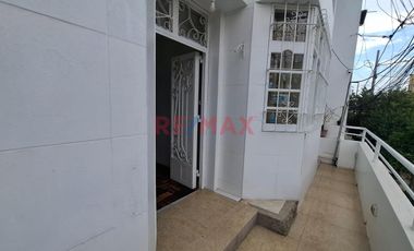 Departamento Amoblado En Alquiler En 2Do Piso En Urbanización Santa Elena  Frente Al Estadio Elías Aguirre - Chiclayo