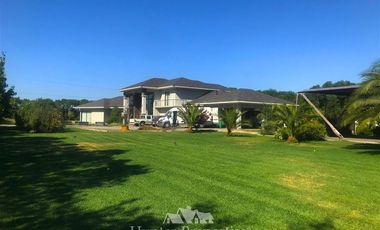 Casa en Venta en por carretera 5 sur tomar camino a unihue y luego camino a barros negros