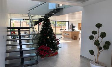 Casa en venta en Lomas de Agelópolis II, Zona Azul!